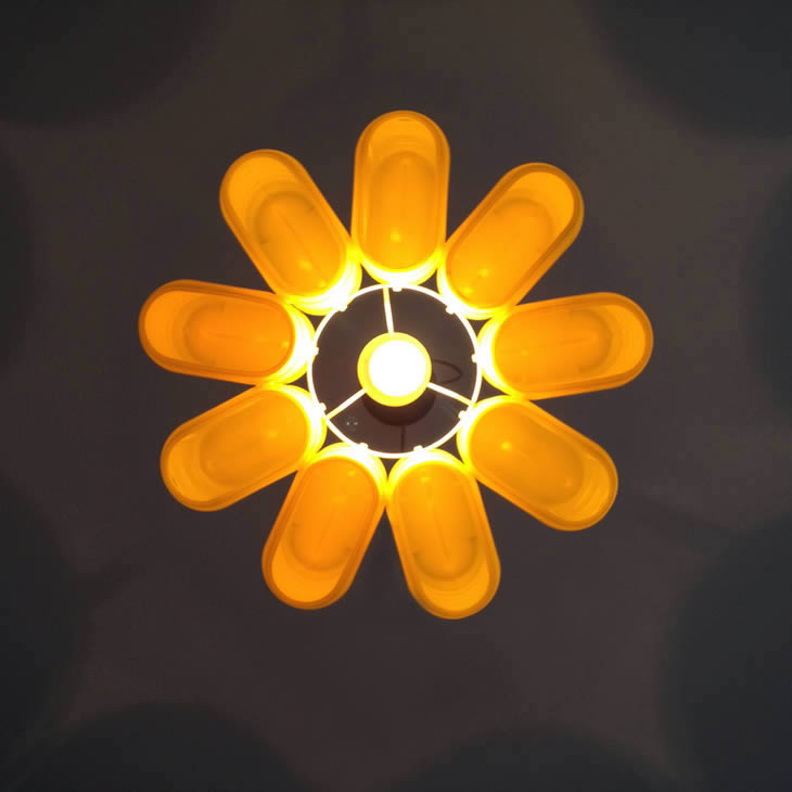 GilbertsDesign_ChocoDaisyLamp_02 Container upcycled into CHOCODAISY lampshade by Gilbert de Rooij