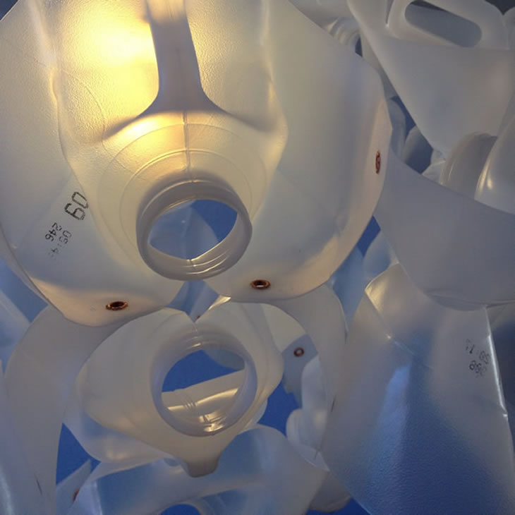 GilbertsDesign_MilkFlower_Pendant_03 MilkFlower: plastic milk cartons lampshade by Gilbert de Rooij